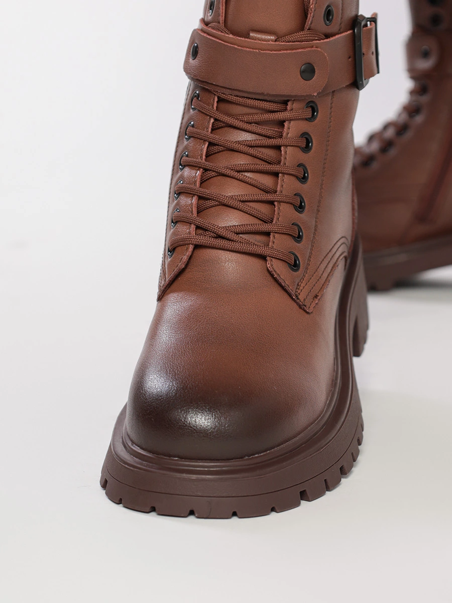 Ботинки коричневого цвета с рельефным протектором